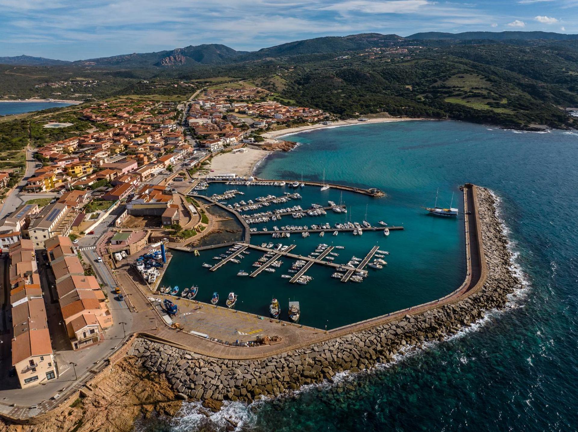 Family Residence Isola Rossa Le Rocce Rosse Exterior photo