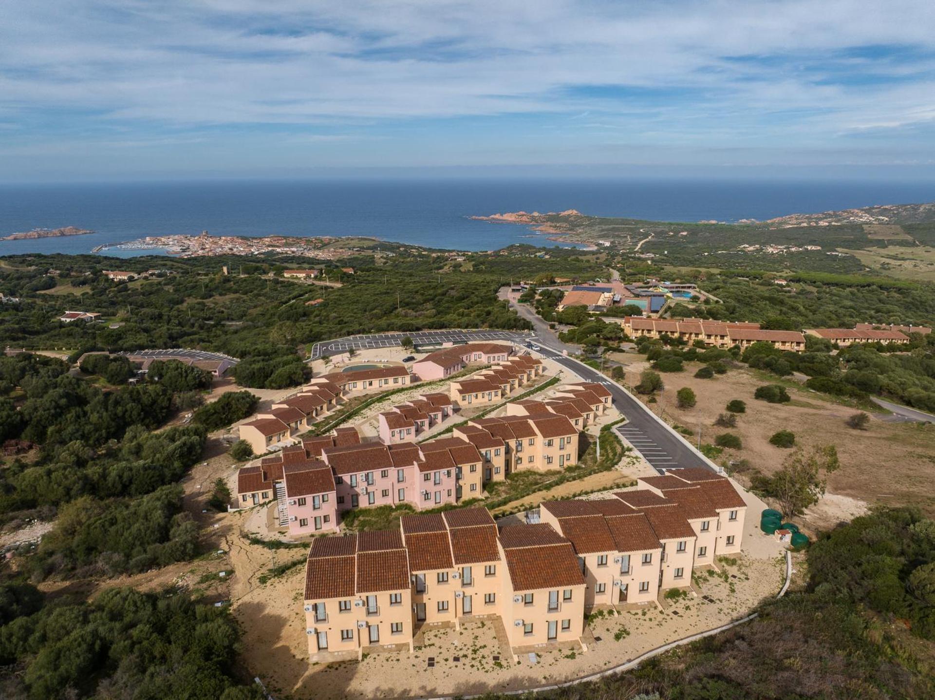 Family Residence Isola Rossa Le Rocce Rosse Exterior photo