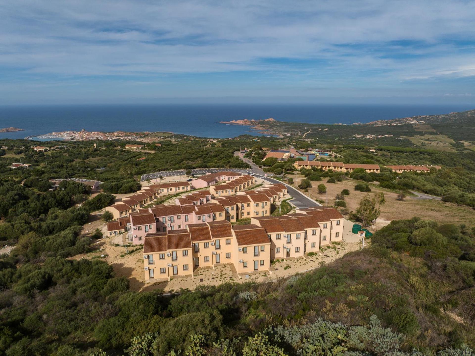 Family Residence Isola Rossa Le Rocce Rosse Exterior photo